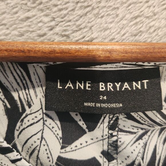 Lane Bryant Black White Floral Swing V Neck Ruffle Short Sleeve Blouse Size 24 - Picture 3 of 11